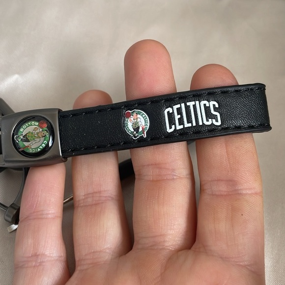 Boston Celtics Themed Keychain - Picture 2 of 4